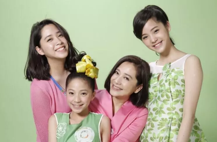 當紅時退出娛樂圈,三個女兒卻來之不易,如今二女兒比她曾經還紅!