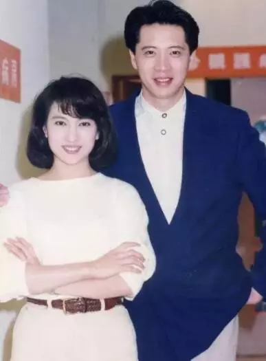 當紅時退出娛樂圈,三個女兒卻來之不易,如今二女兒比她曾經還紅!