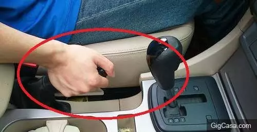 突然剎車失靈是用手剎車減速嗎? 很多人都做錯了。。。