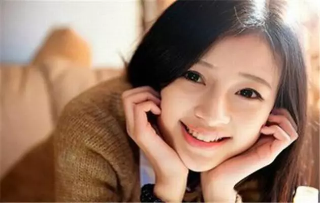 弟弟結婚我偷偷給十萬,回家看到門口的行李,我愣在當場