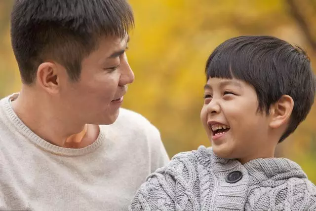 離婚後,前夫每天接兒子放學,我生日他送來蛋糕,打開蛋糕我哭了