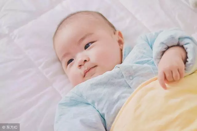 母親幫帶孩子,我每月給兩千,休息回家一躺,我將孩子接回家