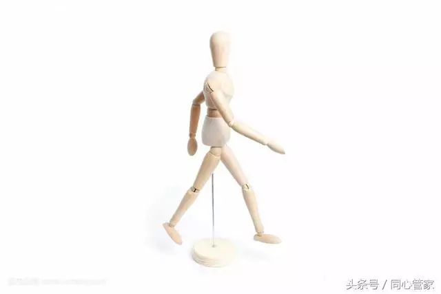 走路最養生,但這幾種方式最傷腰腿,一定要改正!