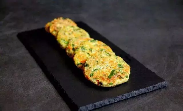 豆腐做成餅,香得讓人無法自拔,外酥內嫩,想吃的快來試試哦!
