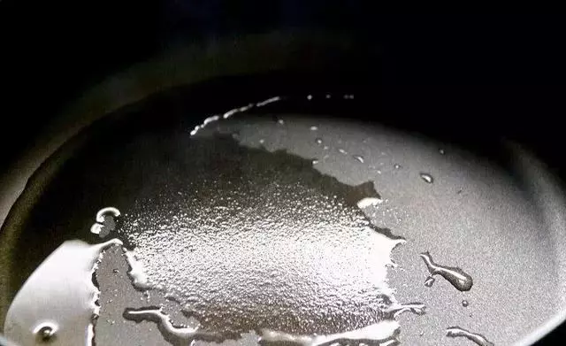豆腐做成餅,香得讓人無法自拔,外酥內嫩,想吃的快來試試哦!