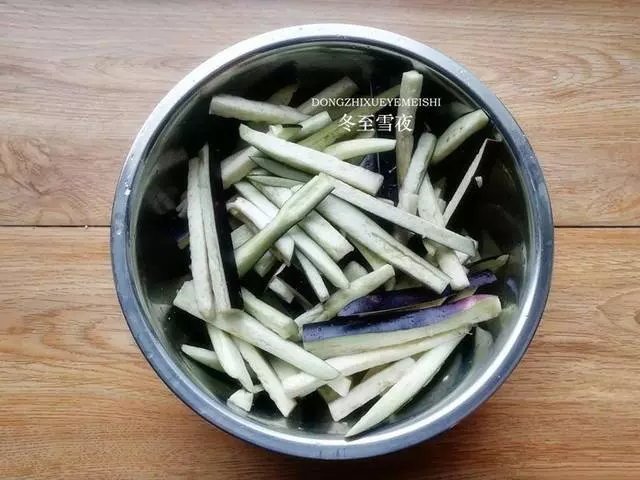做茄子不用油炸,味道還好吃下飯不油膩,教你做茄子的小竅門