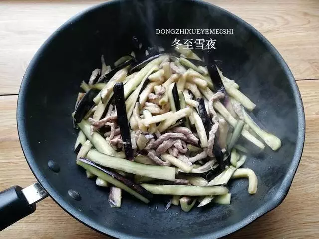 做茄子不用油炸,味道還好吃下飯不油膩,教你做茄子的小竅門