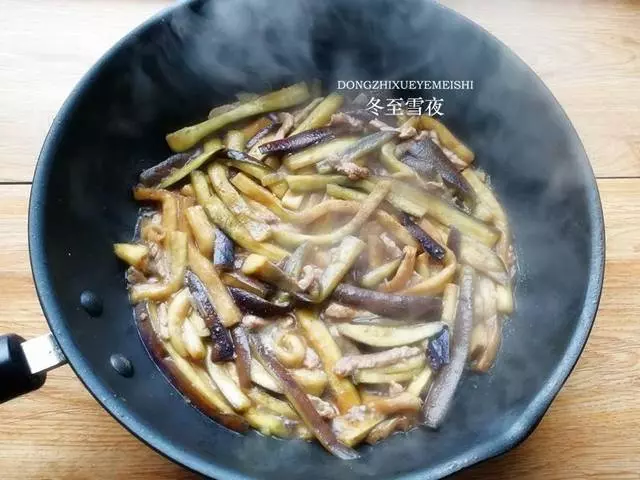 做茄子不用油炸,味道還好吃下飯不油膩,教你做茄子的小竅門
