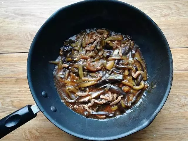 做茄子不用油炸,味道還好吃下飯不油膩,教你做茄子的小竅門