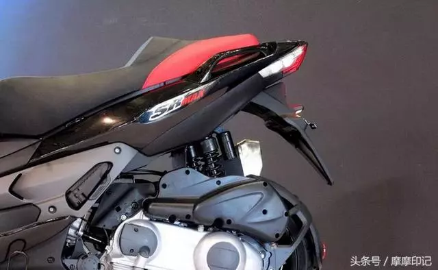 比亞喬發布全新SR MAX300踏板車,售價3.98萬!這價格令人唏噓!