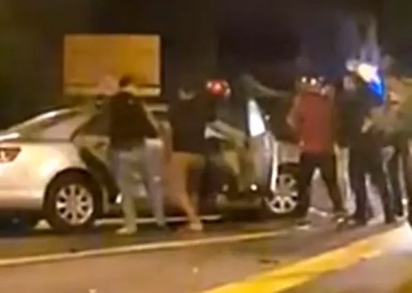 司機遇車禍 還慘遭多人圍毆