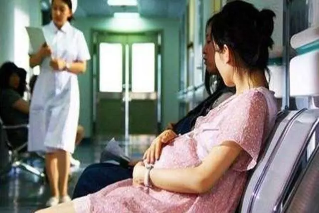 老婆難產,我要求保大人,母親卻要保孩子,我哭了