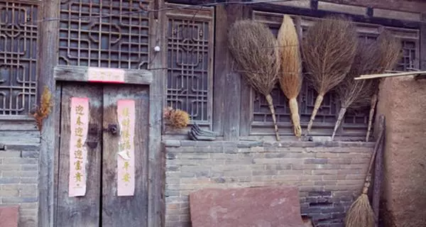侄女未婚而亡,親嬸子講條件抬棺材,倆兒子你選一個吧