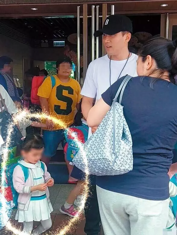 小糯米正臉照曝光!和楊冪長得天差地別,網友:難怪不要公開!