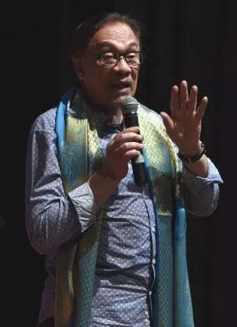 【安華對我們「攤牌」了】我流馬來人的血,幫馬來人天公地道 !! 當了首相也一樣~~
