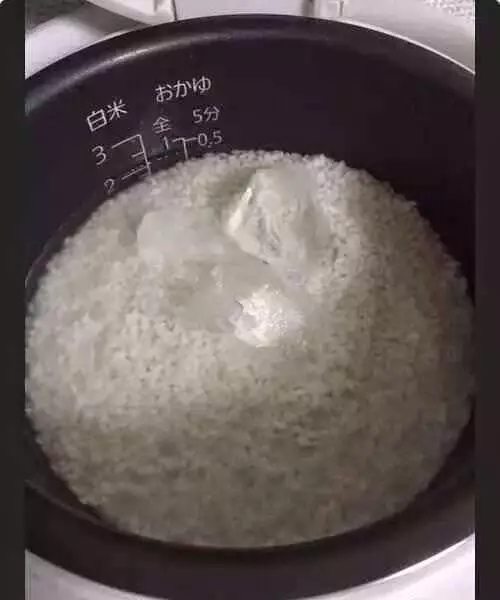「蒸米飯」只要在蓋鍋前多加一個小動作,就會好吃100倍!多數人蒸米飯會犯三個錯,難怪常吃到難吃的!