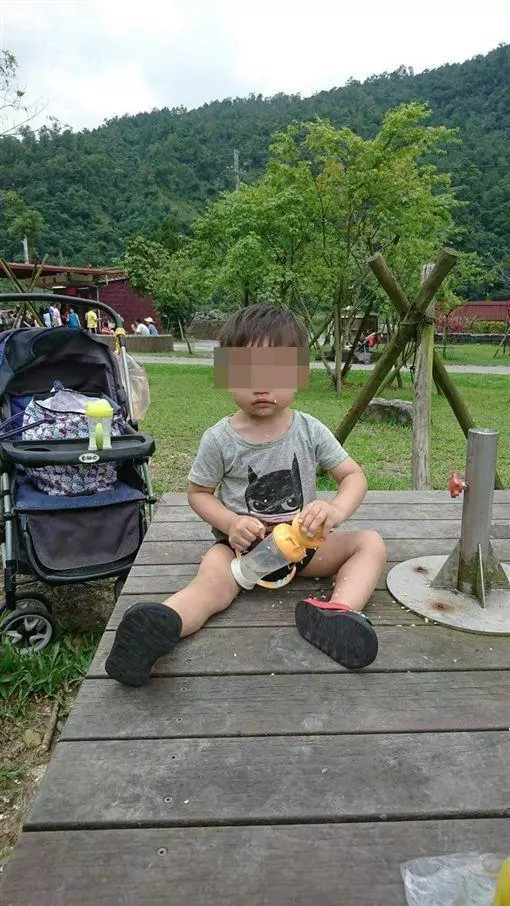 3歲童綁陽台遭虐暴瘦餓到抓屎塞嘴 -