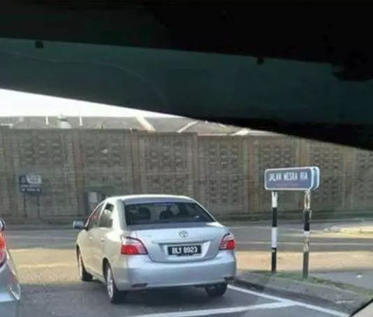 大馬還安全嗎?停車後千萬別開窗華裔女子差點被3個印裔男子連人帶車一起擄走