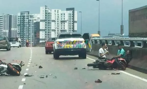 ,摩哆被撞翻覆,羅釐輾死騎士!