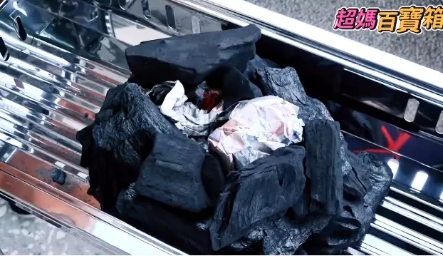 這個中秋來當「生火達人」!教你用木炭「2分鐘內快速升火」,燒很旺!