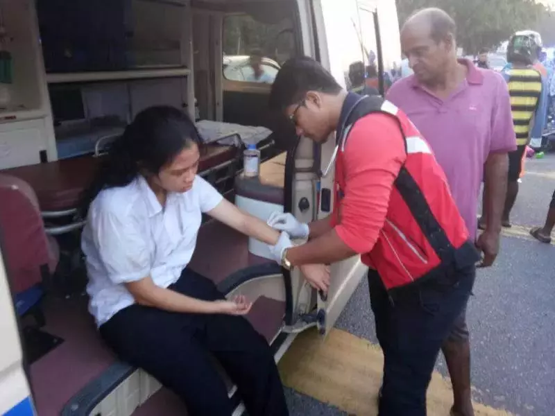 姐妹共騎摩哆上學遭撞後逃.妹妹身亡陰陽相隔