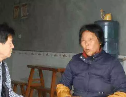 上門女婿不到50天被趕出家門,妻子無奈丈夫卻稱:我是來享福的!