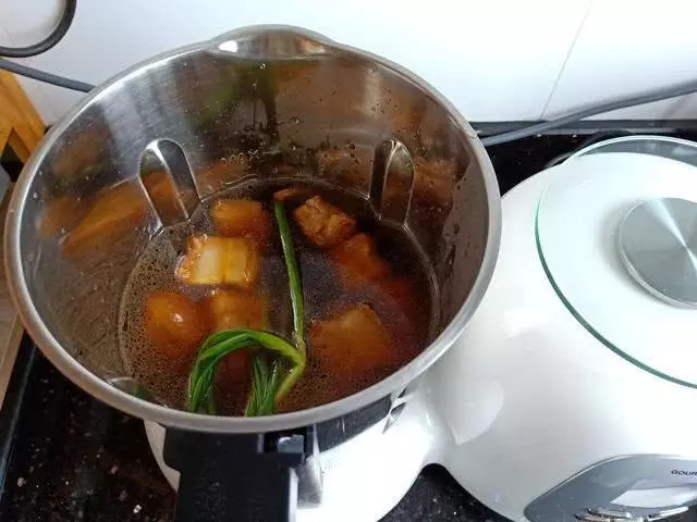教你1招,紅燒肉不油不膩,香甜鬆軟,關鍵在第4步,很多人做錯了!