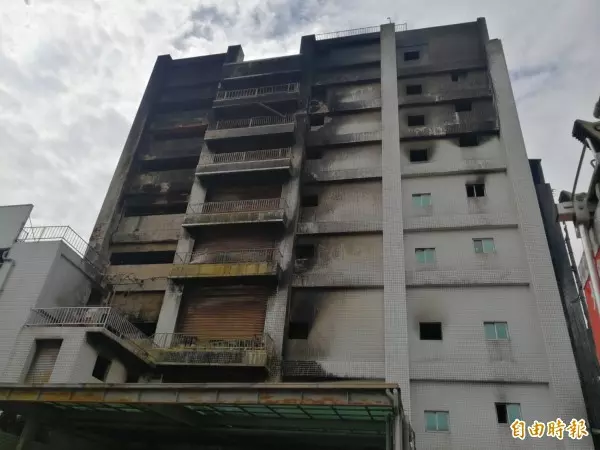 高雄透天厝失火 勇消救出受困女童卻嗆昏 殉職