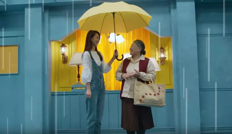 感動了數萬人的廣告!只需一張紙巾、一把雨傘、一個同理心,「溫柔」就能如此輕易地傳遞著!