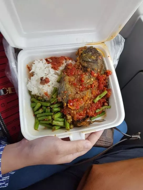 白飯+青菜+煎魚要價41令吉食客瞬間傻眼