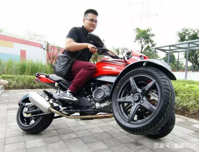 我國首款可上牌倒三輪摩托車!吉銘弗萊爾200CC!外觀媲美龐巴迪