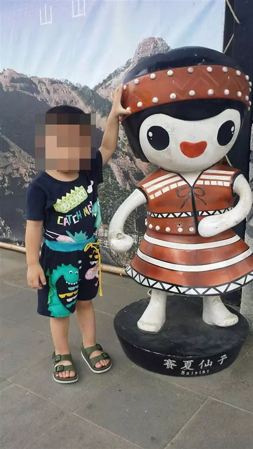 3歲男童遭虐骨瘦如柴 被綁陽台吞排泄物 | 東方網 | 馬來西亞東方日報
