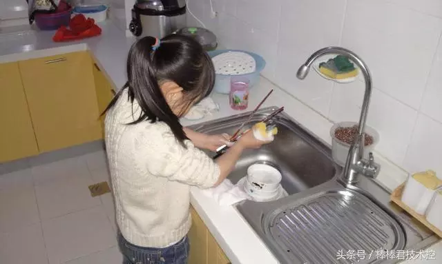 如果你洗碗犯了這4個「常見洗碗錯誤」,其實你每餐都在吃大量細菌!