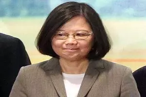 家長請注意 她......連小孩手機也不放過!
