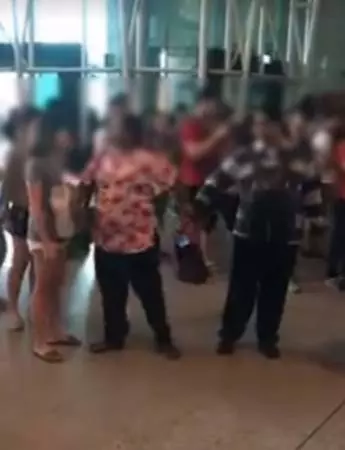 插隊還嗆別人閉嘴 險釀肢體衝突