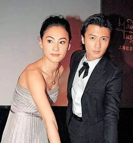 血濃於水!謝霆鋒與兒子見面,熱淚盈眶狂吻兒子
