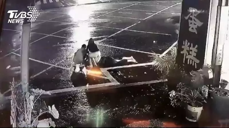 富少開媽名車載妹酒駕撞死騎士…家屬淚:我爸都變形了 -