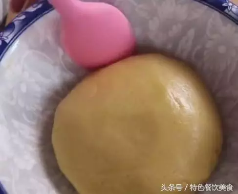 做月餅不用買烤箱了,教你在家用電餅鍋就能做,2分鐘就學會 -