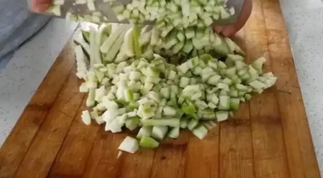 「絲瓜」好吃的新做法,不用炒不做湯,簡單做好吃又下飯!
