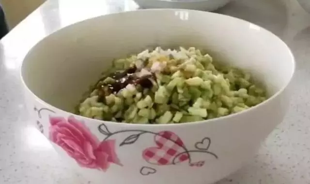 「絲瓜」好吃的新做法,不用炒不做湯,簡單做好吃又下飯!