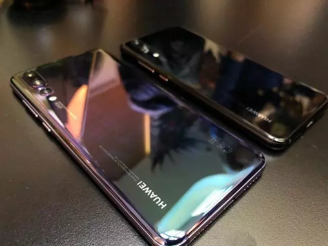確定了!華為P20降至「白菜價」,網友:要和iPhone9說再見了!