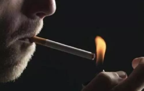 消化科醫生提醒:飯後4種行為最傷胃,想要胃好,做好3件事!