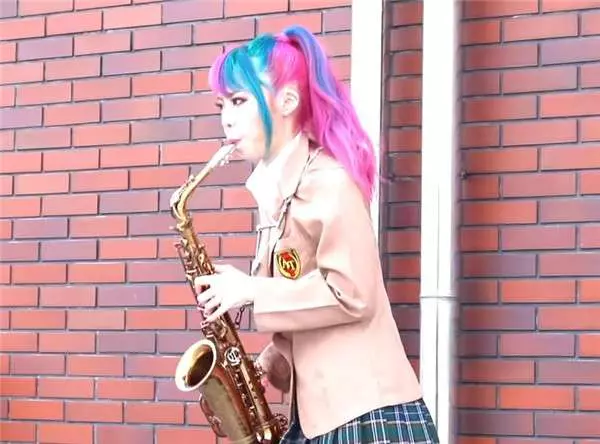 馬尾妹薩克斯風吹奏《柯南主題曲》 驚人肺活量讓網迷醉:回憶都來了