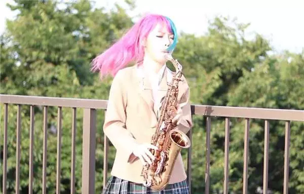 馬尾妹薩克斯風吹奏《柯南主題曲》 驚人肺活量讓網迷醉:回憶都來了