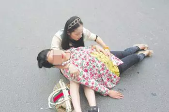 屁孩「想看她會不會流產」模仿電視猛推孕婦!下一秒被她慘電教訓...網爆氣:看你還敢不敢!