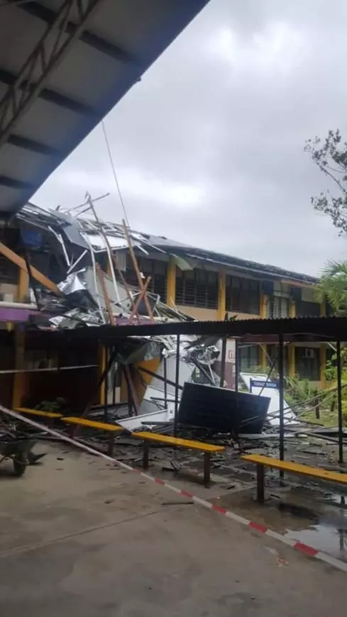 【暴風襲擊Kedah!】吉華國中課室屋頂倒塌,砸中5名學生緊急送院!
