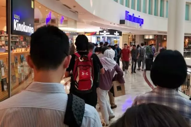 【揭發1MDB背後真相!】逾300人擠爆KLCC只為了買這本書:《鯨吞億萬》!