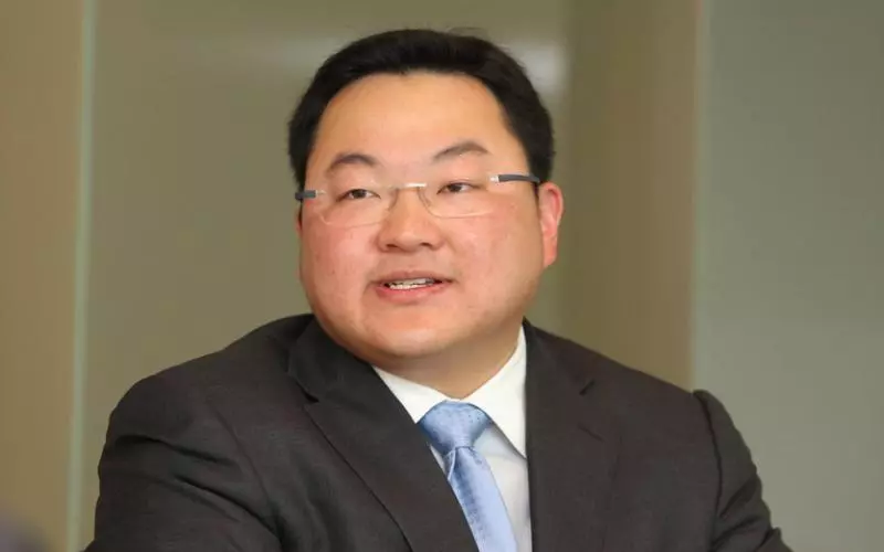 【揭發1MDB背後真相!】逾300人擠爆KLCC只為了買這本書:《鯨吞億萬》!