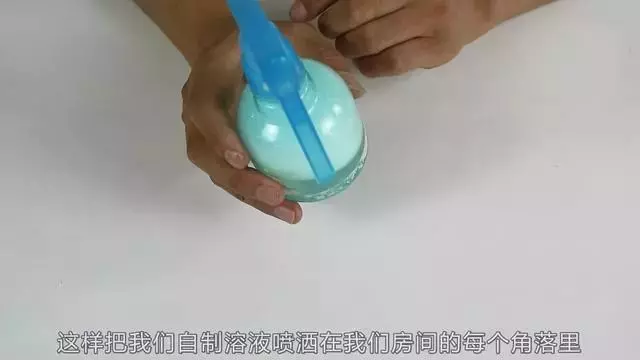 家裡蟑螂太多試試這個土方法,2瓣大蒜把家裡蟑螂一鍋端