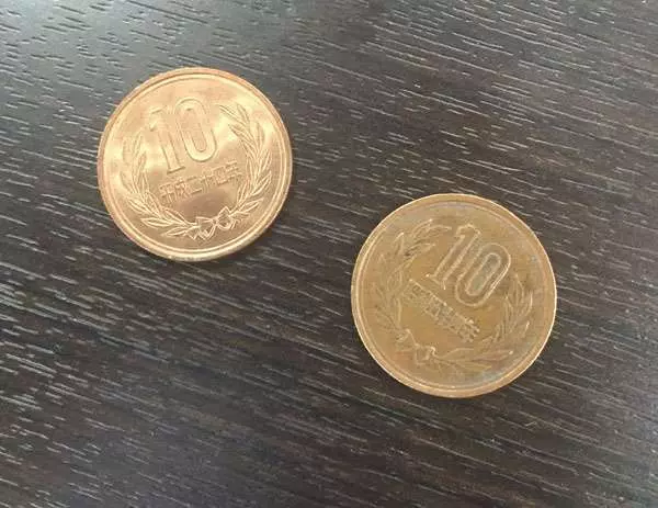 冬天穿靴子超時尚,但一脫鞋臭味逼死人...日本除臭妙招超簡單,只需要兩枚「硬幣」!